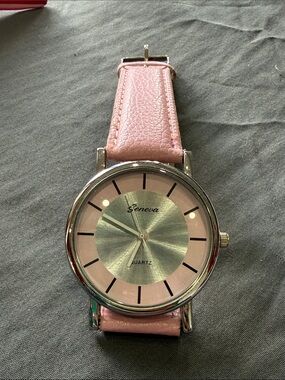 GENEVA WOMENS WRISTWATCHE